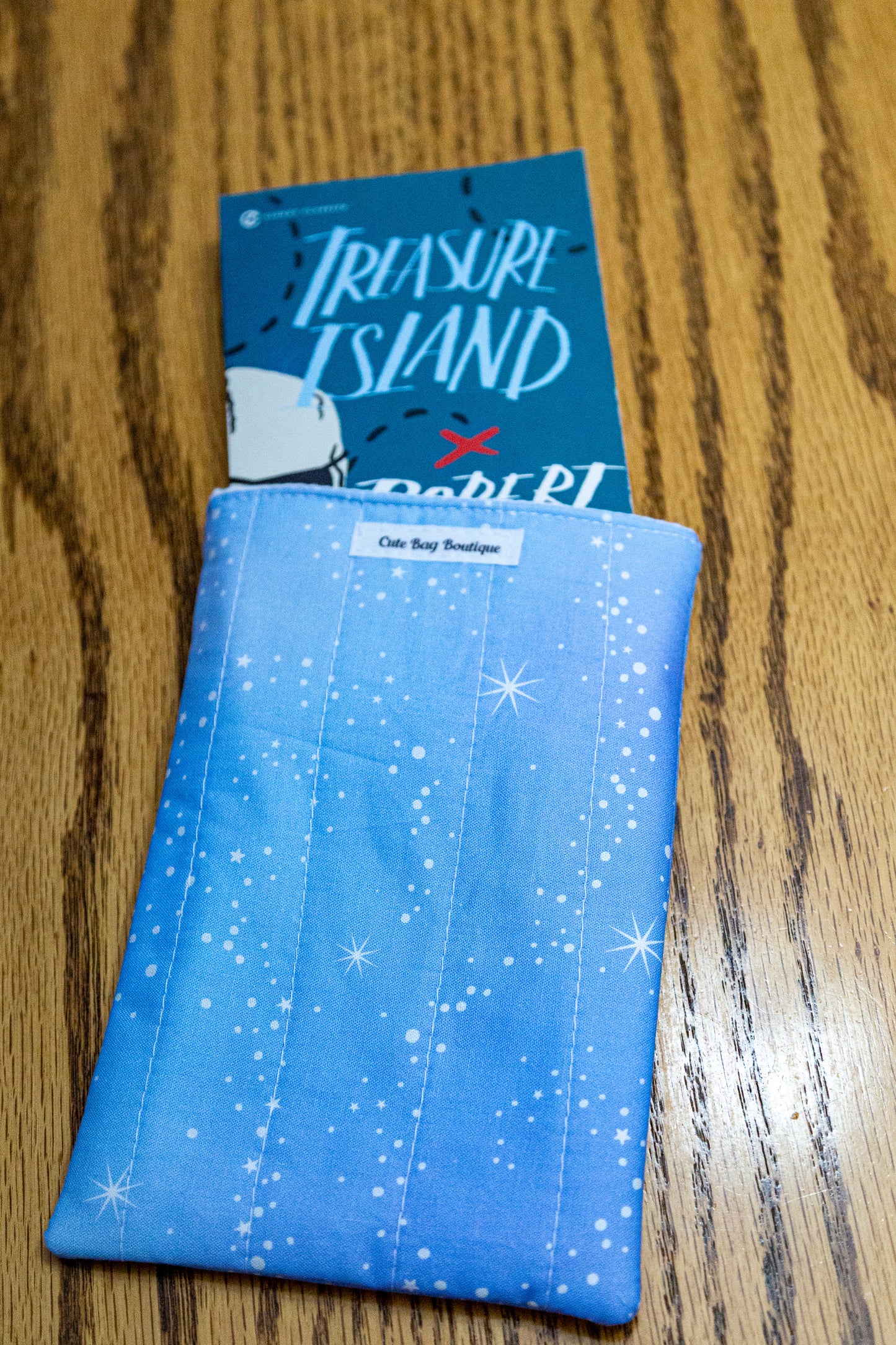 Frosty Swirls Quilted Small Book Sleeve