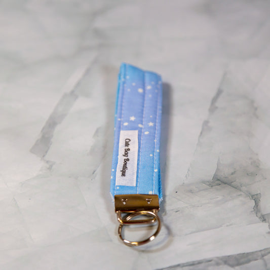 Frosty Swirls Quilted Wristlet